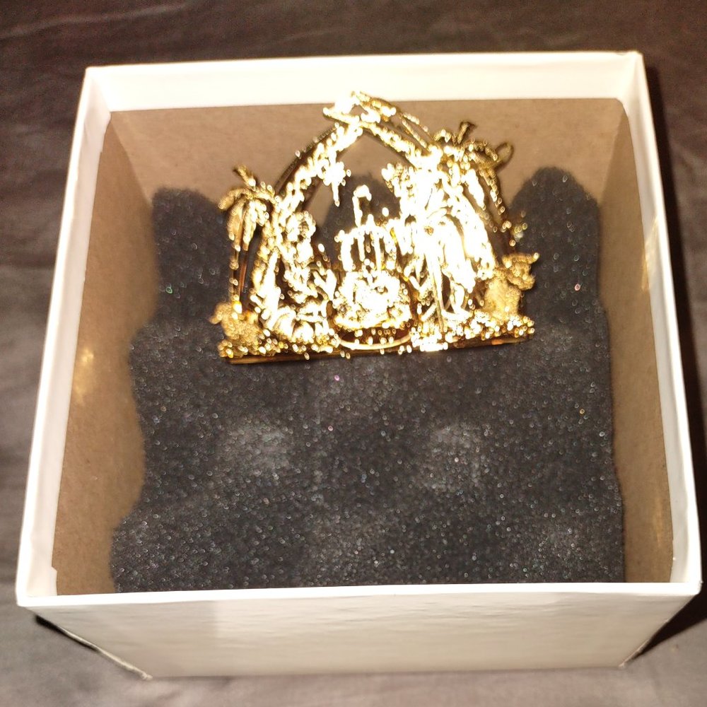 2011 Danbury Mint Away in a Manger Ornament